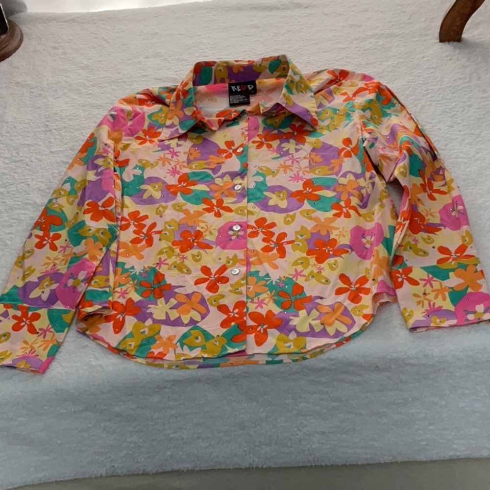 Woman’s Redd jeans Colorful Floral Button-Up Shirt - Picture 4 of 4